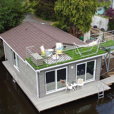 Tulana Taggs - Floating Home On Idyllic Island Hampton Hill 외부 사진