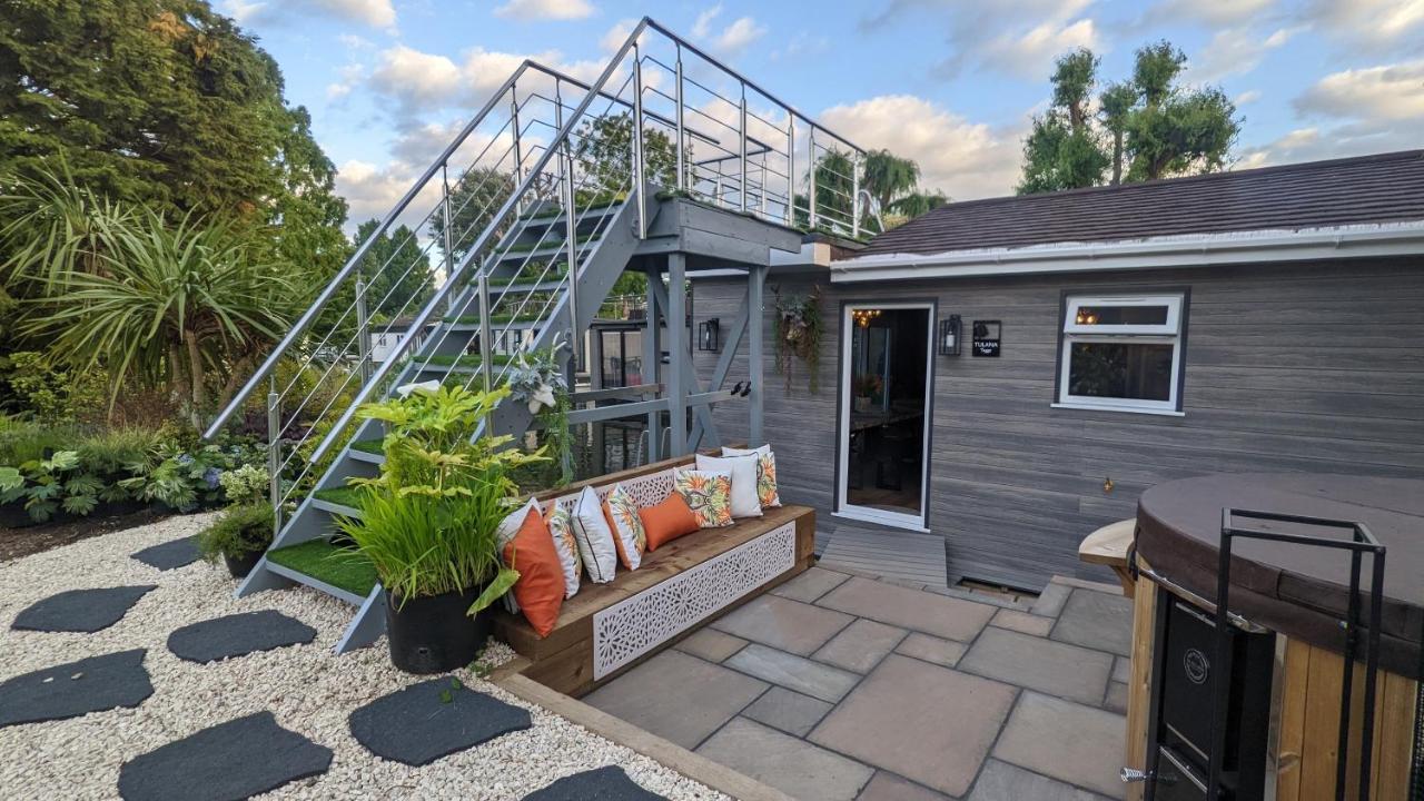 Tulana Taggs - Floating Home On Idyllic Island Hampton Hill 외부 사진
