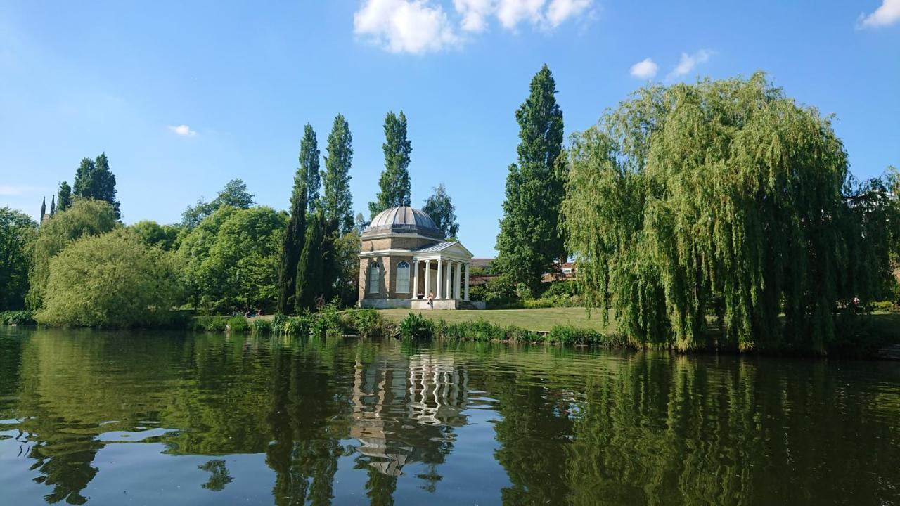 Tulana Taggs - Floating Home On Idyllic Island Hampton Hill 외부 사진