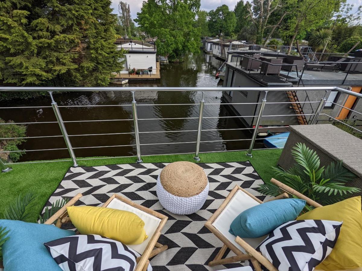 Tulana Taggs - Floating Home On Idyllic Island Hampton Hill 외부 사진